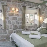 Rustico Konukevi 3*